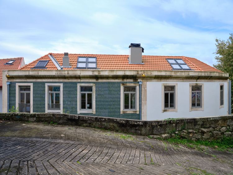 Mas­s­a­relos House
