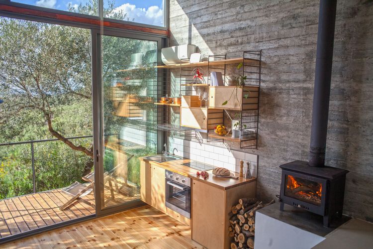 Cabanon Con­crete Retreat