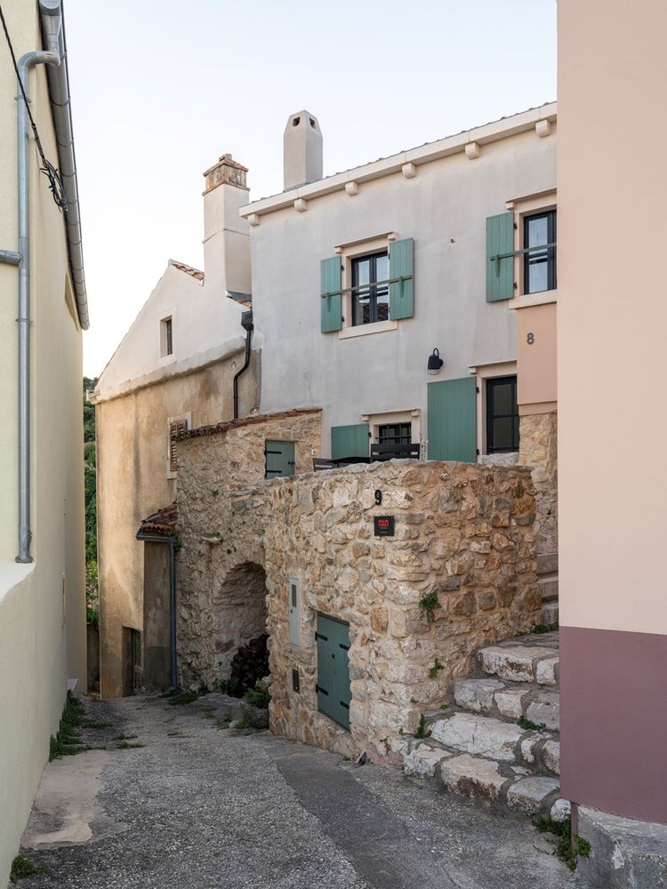 Sisters-Homes Vidovići 9