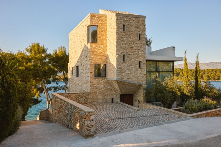 Lum­barda House