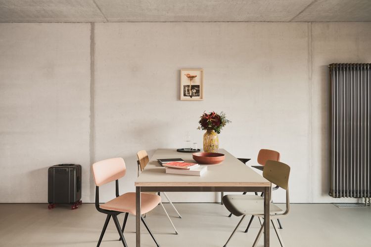 Publix Guest­house