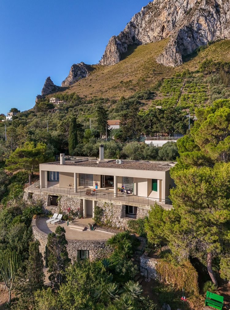 Seaside Villa Capo Zaf­ferano