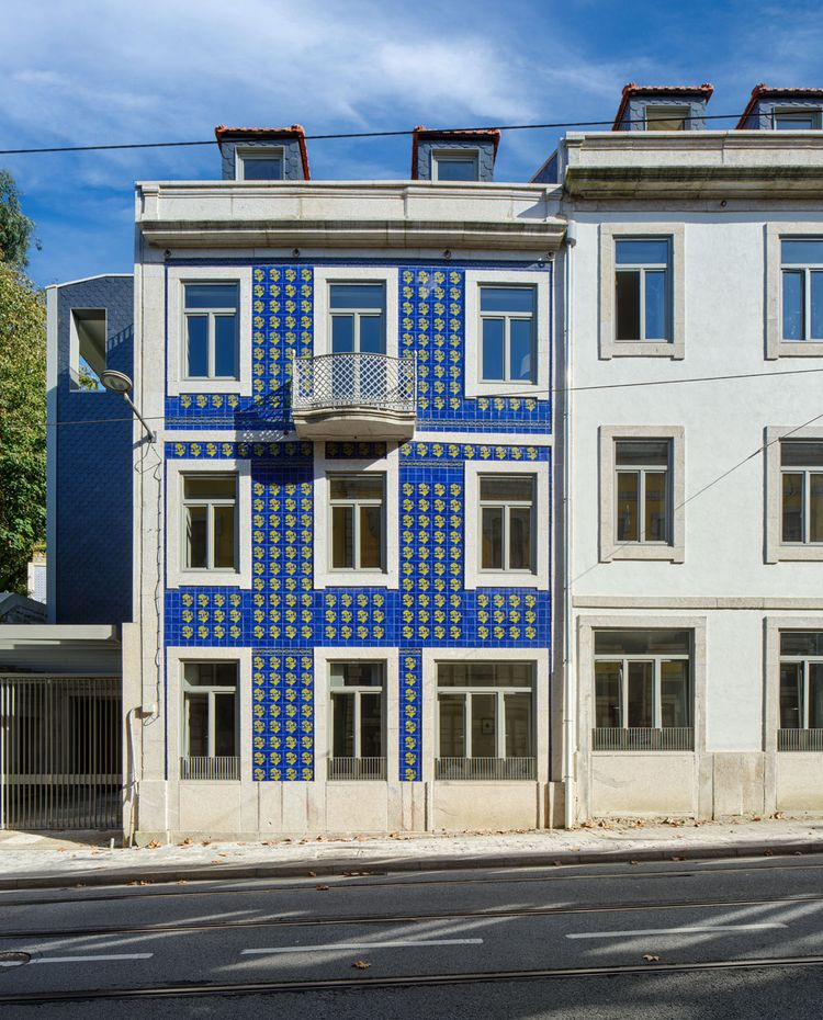 Mas­s­a­relos House