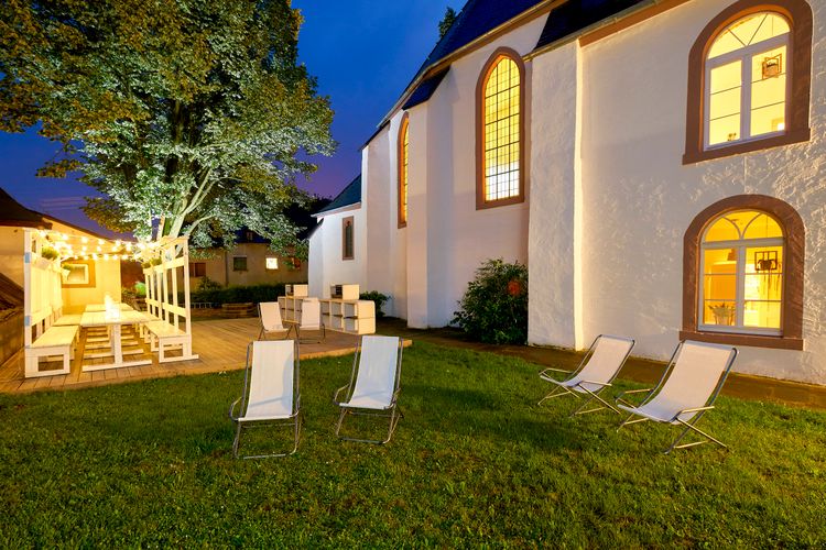 Bleibe in der Alten Kirche