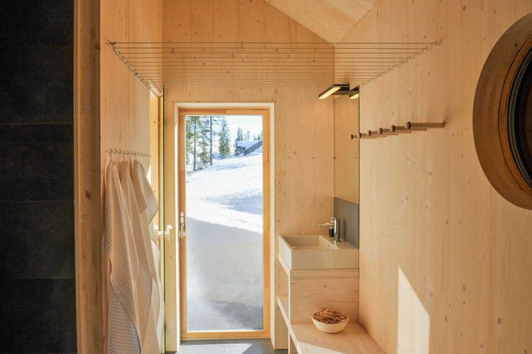 Nor­wegian Wood Cabin T2027