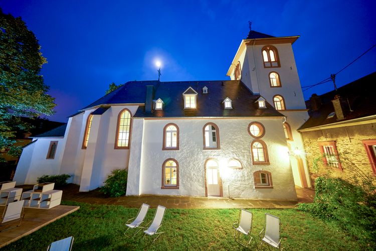 Bleibe in der Alten Kirche