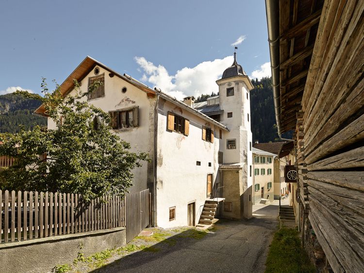 Tür­a­lihus