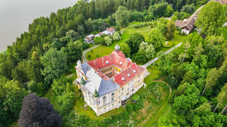 Altes Gewächshaus am Spie­gelsee