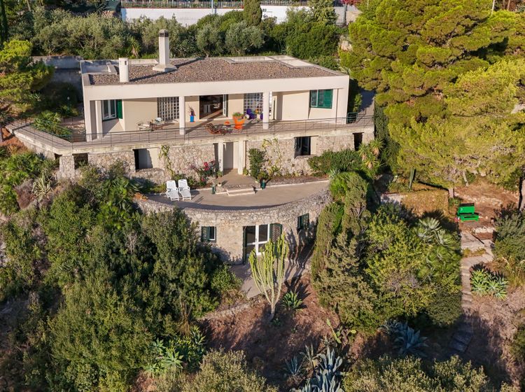 Seaside Villa Capo Zaf­ferano