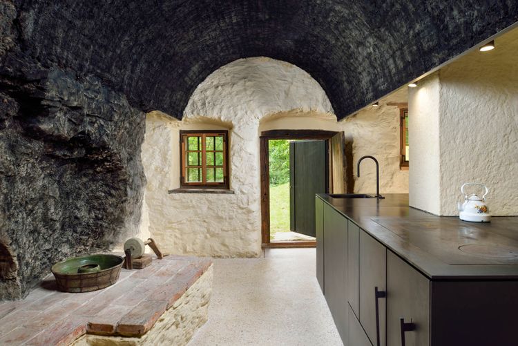 Alpine Con­trap­posto