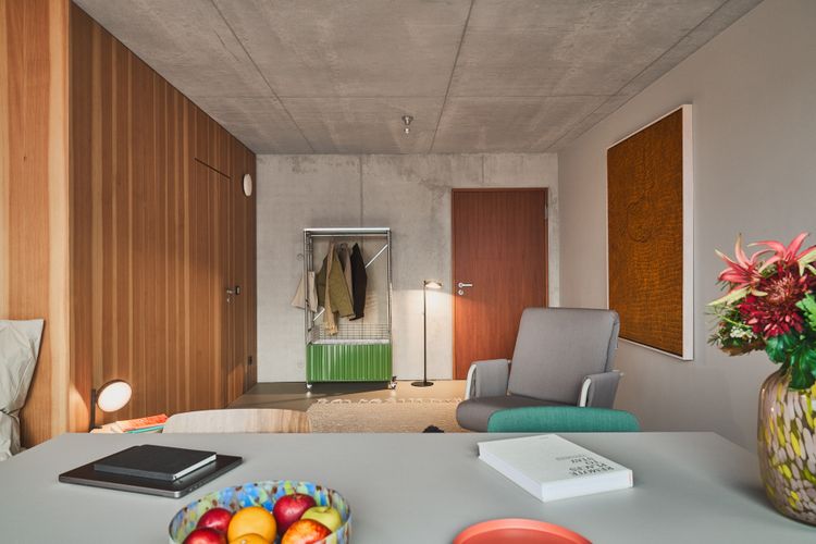Publix Guest­house