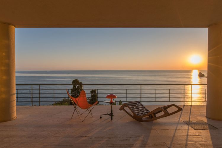 Seaside Villa Capo Zaf­ferano