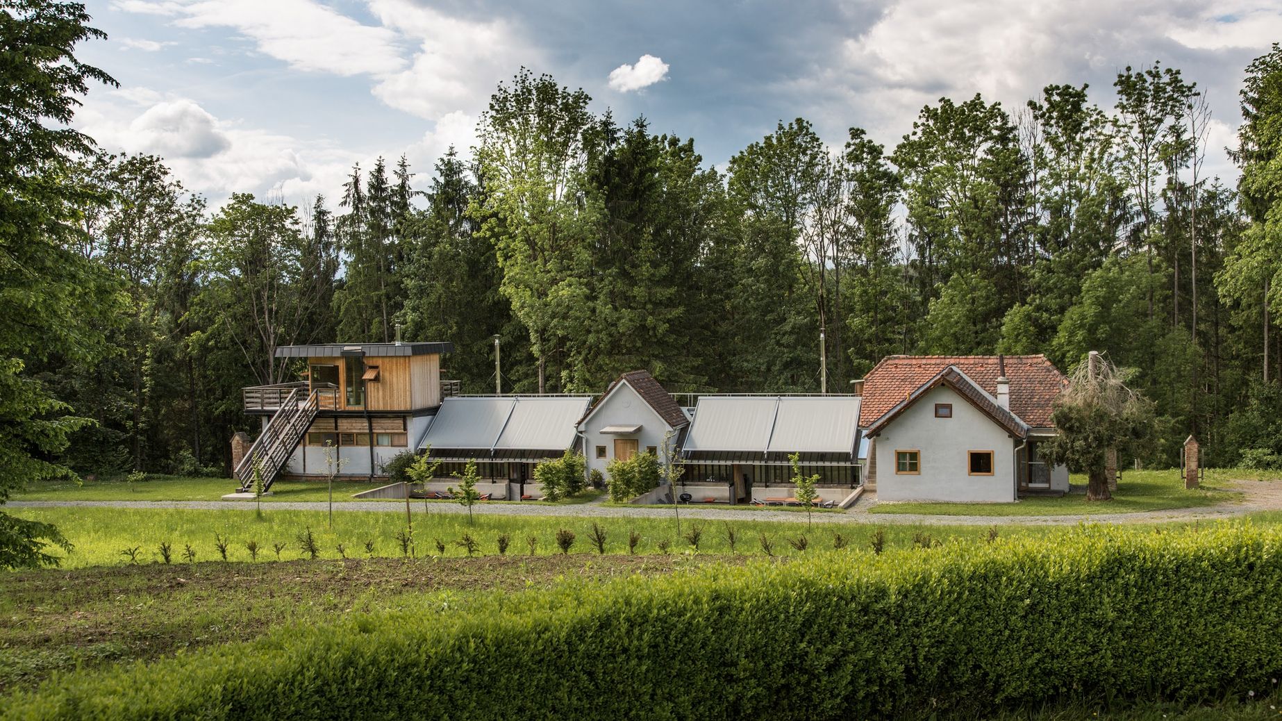 Altes Gewächshaus am Spie­gelsee