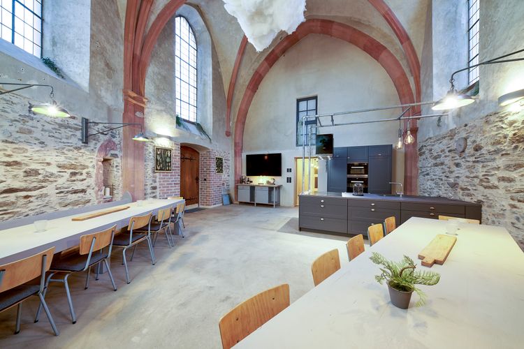 Bleibe in der Alten Kirche