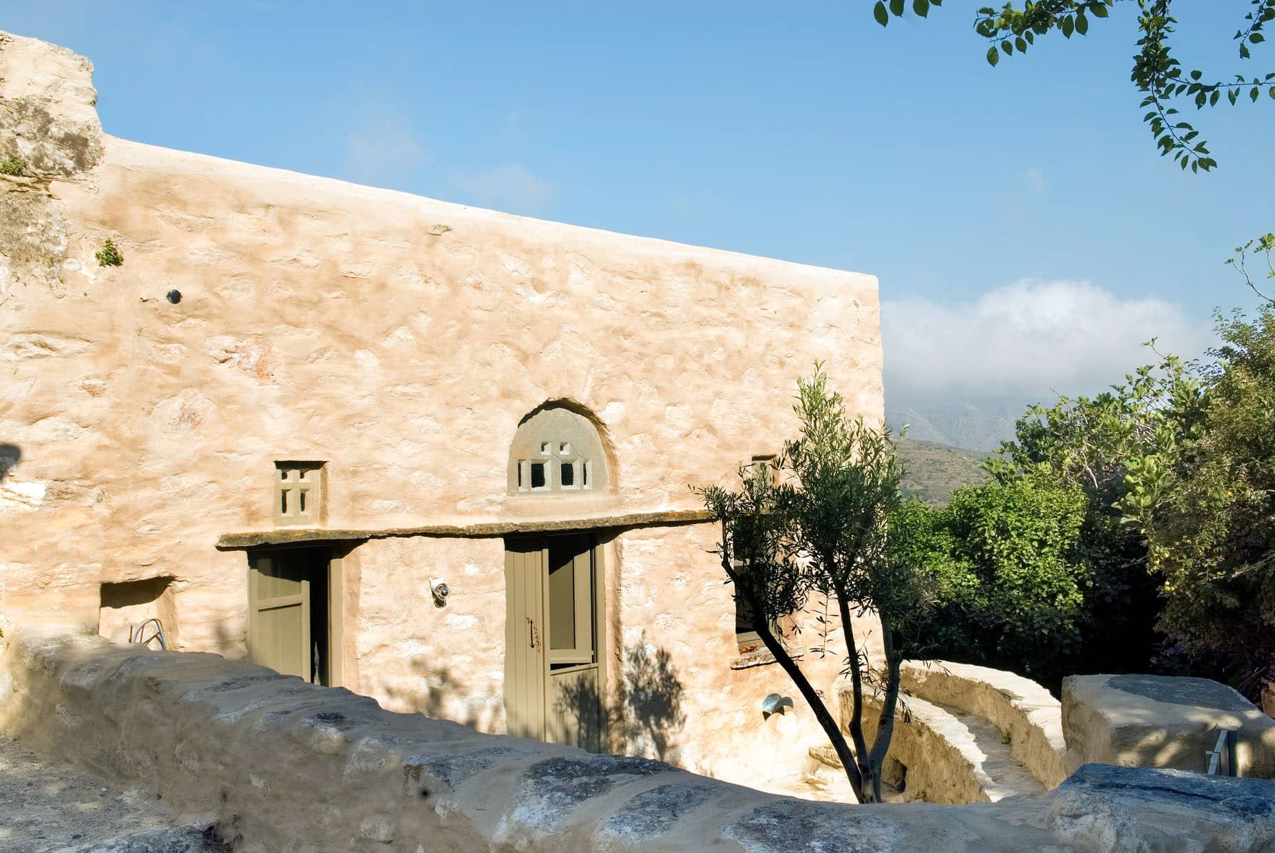 loutra summer house

