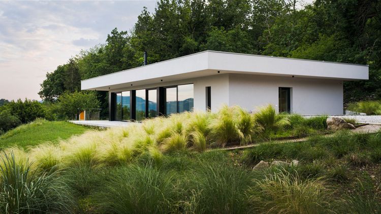 kon­jiček – house above the valley