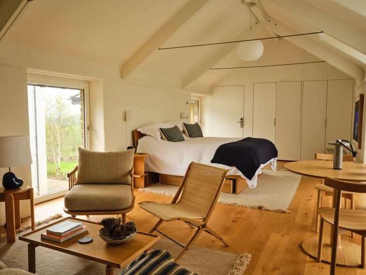 Fow­les­combe Farm