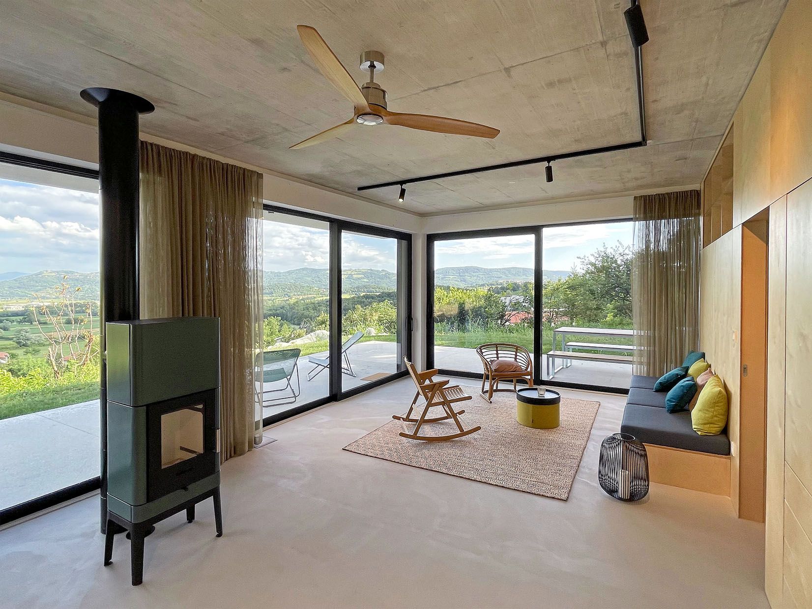 konjicek-house-above-the-valley_004_29-09-2025