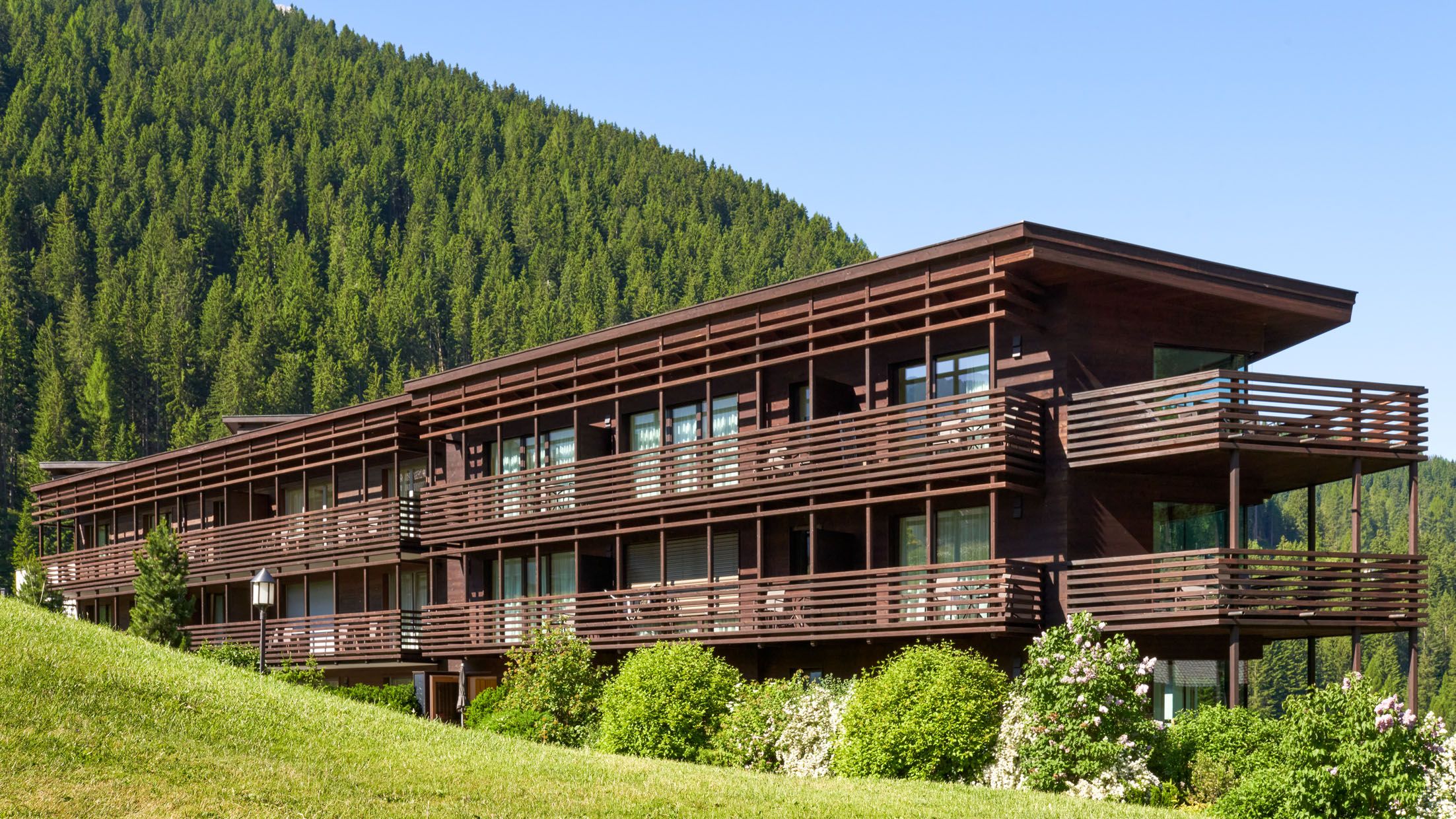 saleghes-mountain-residence_004_28-08-2023