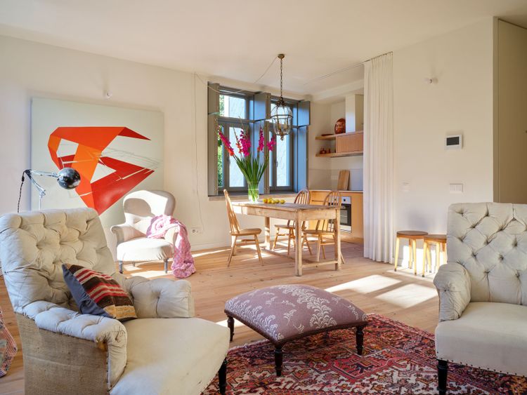 Mas­s­a­relos House