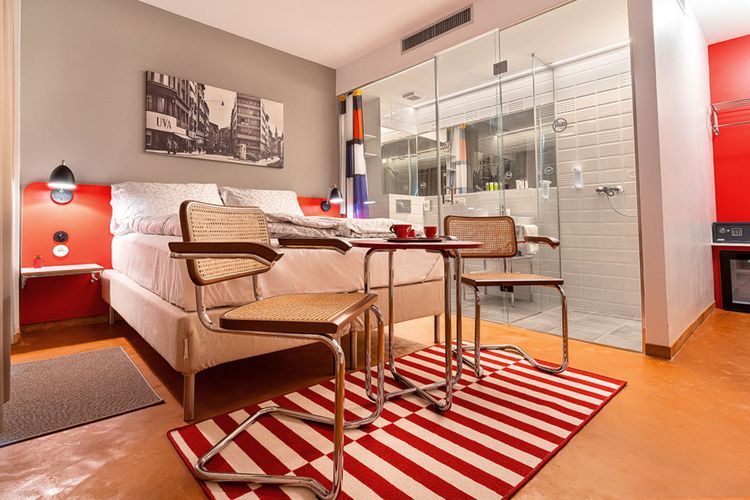 Avion Hotel