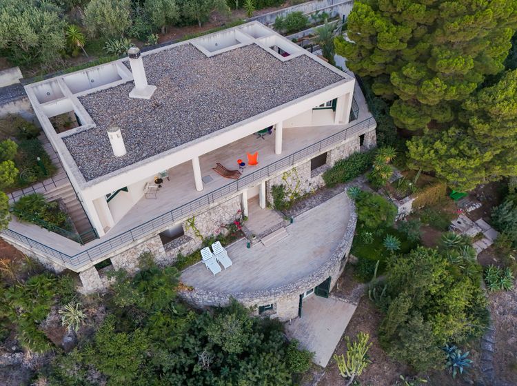 Seaside Villa Capo Zaf­ferano