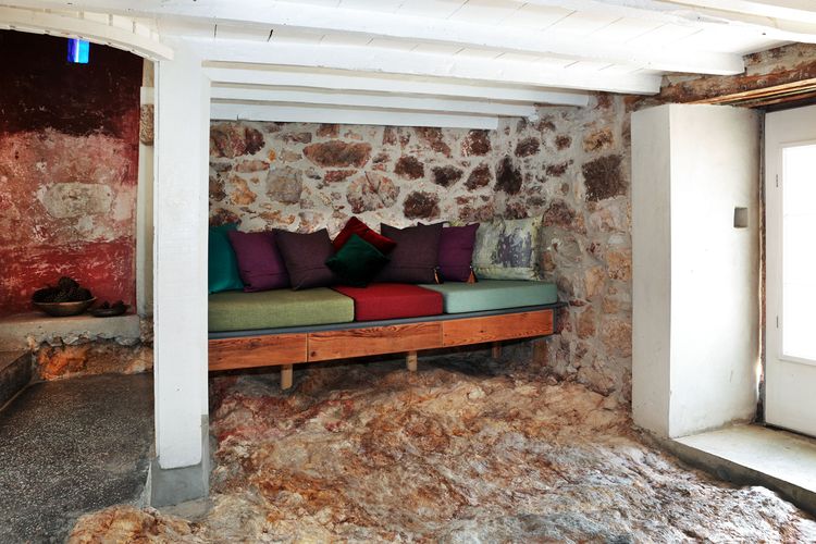 Mer­di­venli Ev (Manzara Ayvalik)