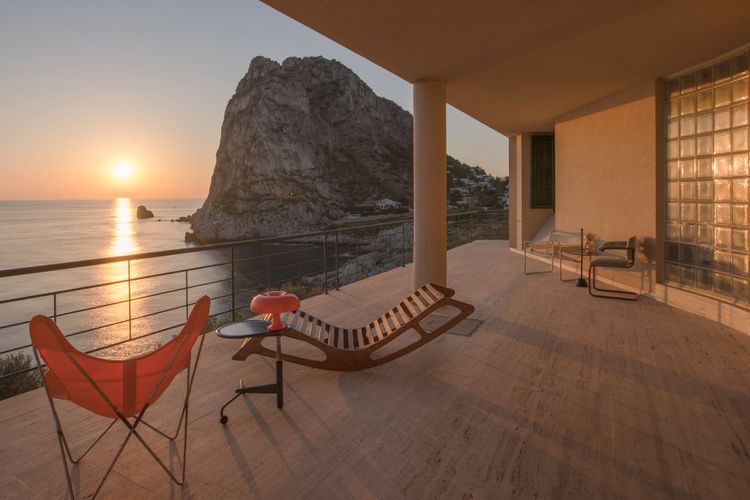 Seaside Villa Capo Zaf­ferano