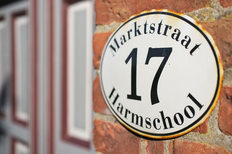 Harm­school
