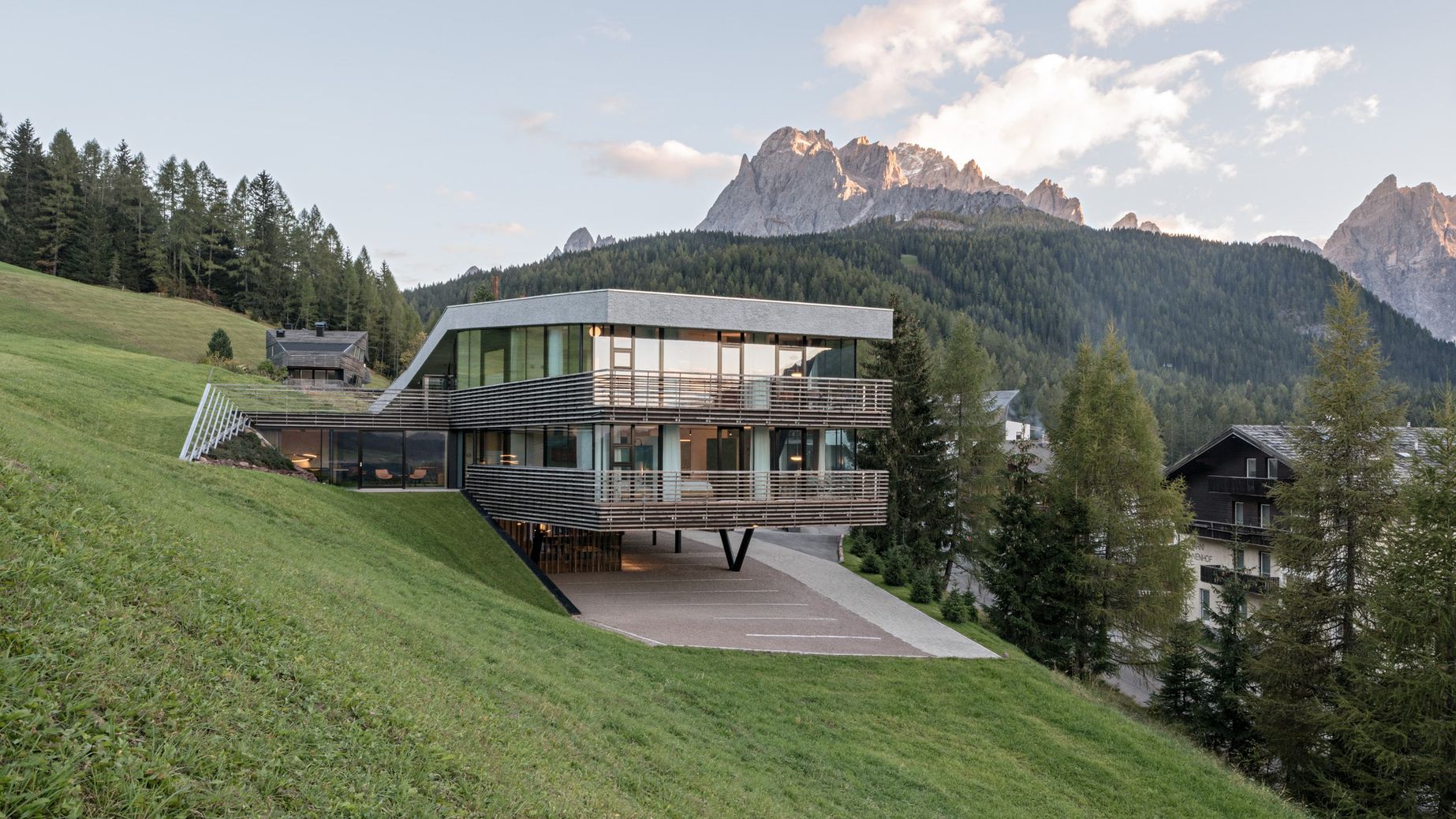 Para­mount Alma