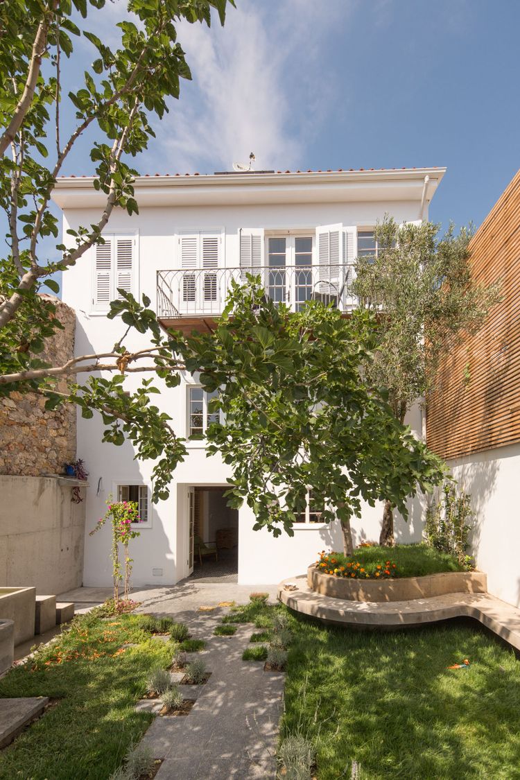 Kay­nakli Ev (Manzara Ayvalik)