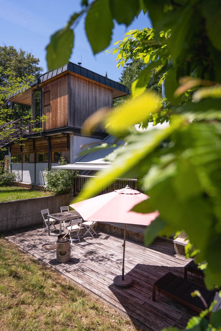Altes Gewächshaus am Spie­gelsee