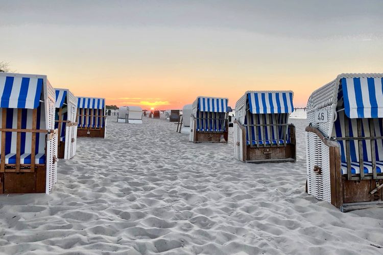 STRANDWEISS & STRANDGRAU