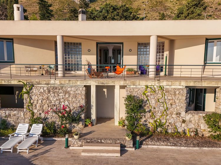 Seaside Villa Capo Zaf­ferano