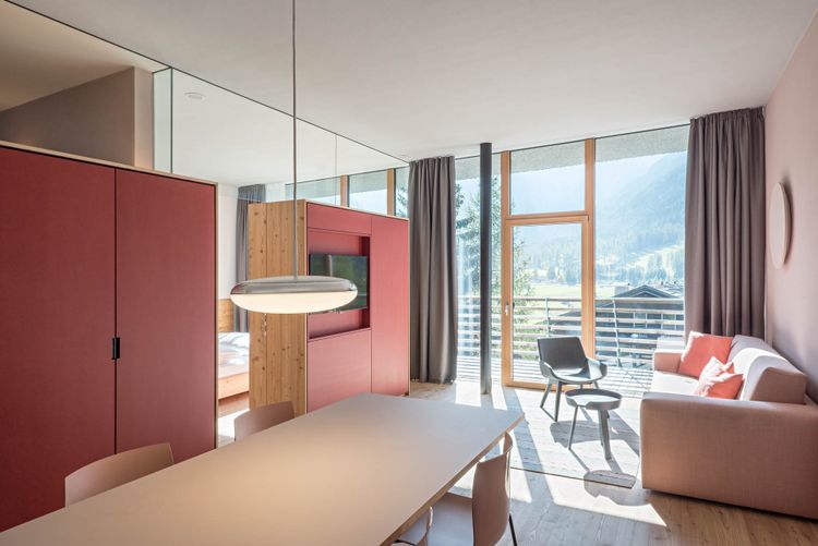 Salon Para­mount