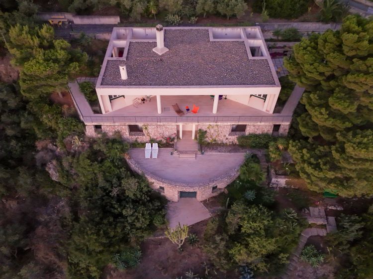 Seaside Villa Capo Zaf­ferano